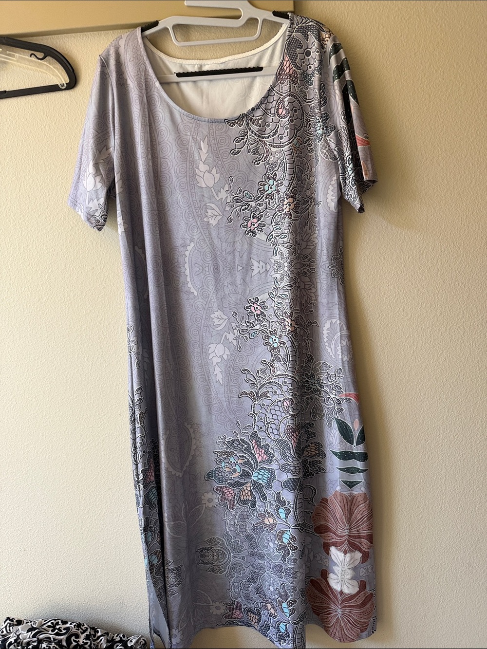 Women’sGray Floral Scoop-Neck Dress